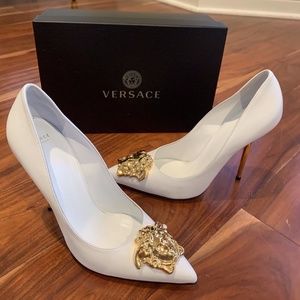 Versace Palazzo Medusa Pointy Toe Pump